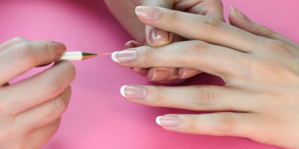 Cómo hacer la manicura francesa en casa fácilmente